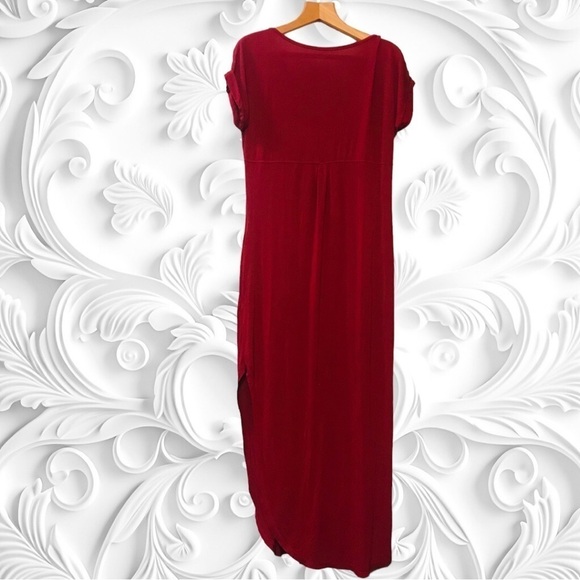 Maroon Short Sleeve With Deep Cuts On Sides Of Curved Hem Maxi Dress - Picture 2 of 2